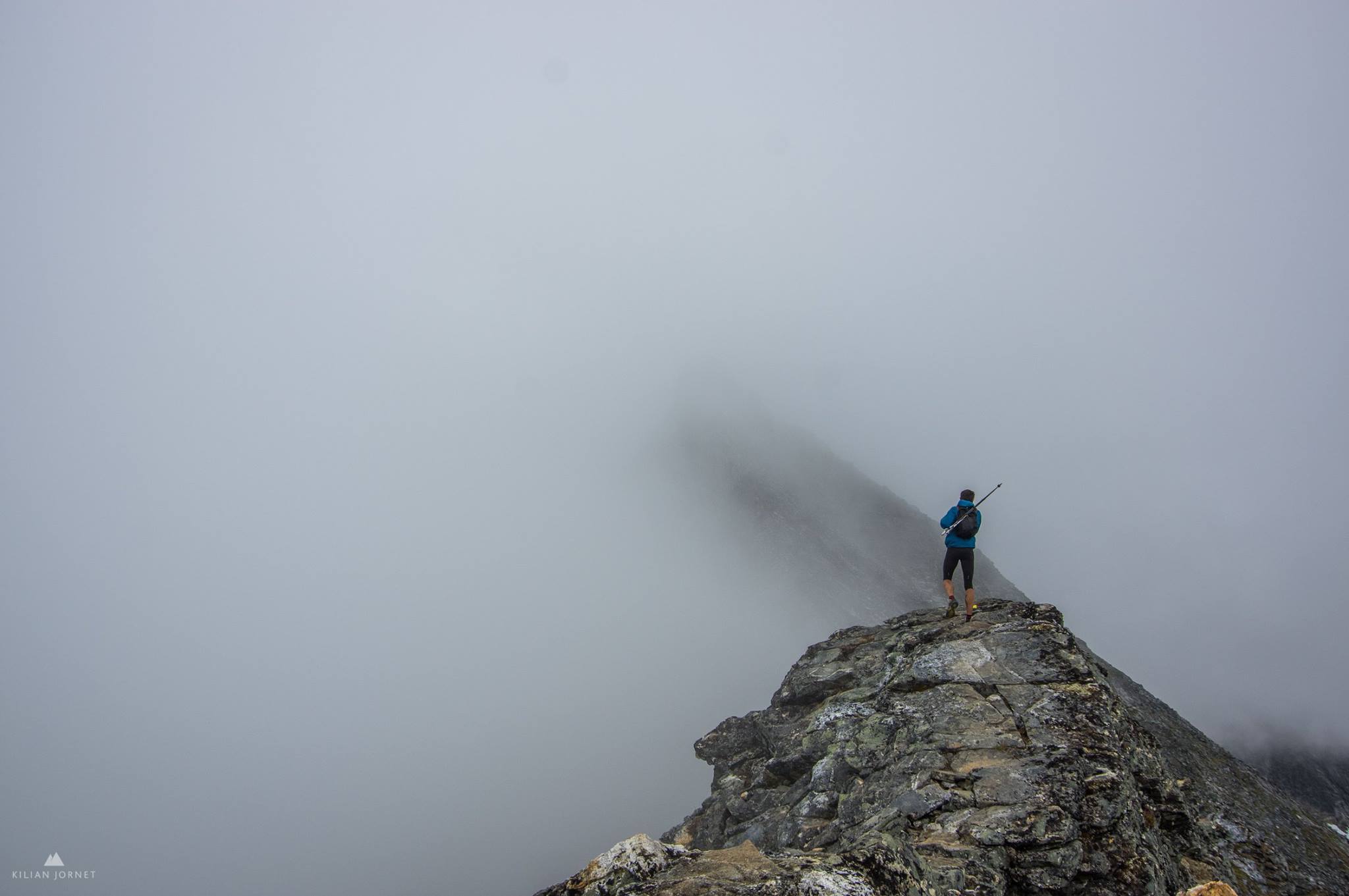 Fjellryggen opp mot Hamperokken 1404 moh. Foto: Kilian Jornet