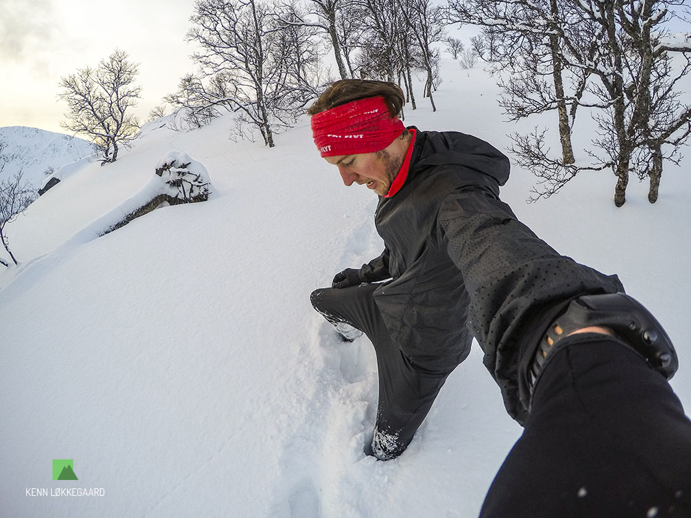 råmarka-fjell-trailløb-ned-sne-til-knæene